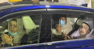 জিয়াউর রহমানের কবর জিয়ারত করলেন খালেদা জিয়া